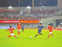 IM电竞APP-双方球队在赛场上进行激烈比拼不分胜负