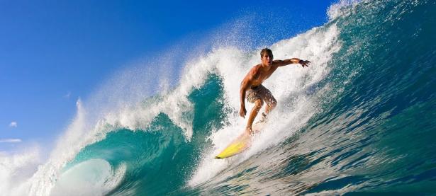 IM电竞注册-烈焰与钢铁的史诗，阿隆索点燃赛场，法拉利鏖战雷诺的永恒对决