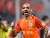 IM英雄联盟竞猜-包含重庆斯威对阵山东鲁能，激烈角逐赛场瞬间的词条