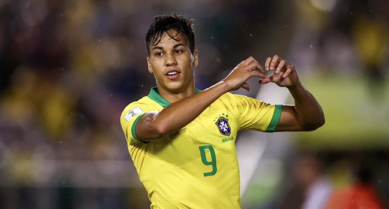 巴西天才新星亮相国家队,被誉为未来之星 巴西天才新星亮相国家队,被誉为未来之星