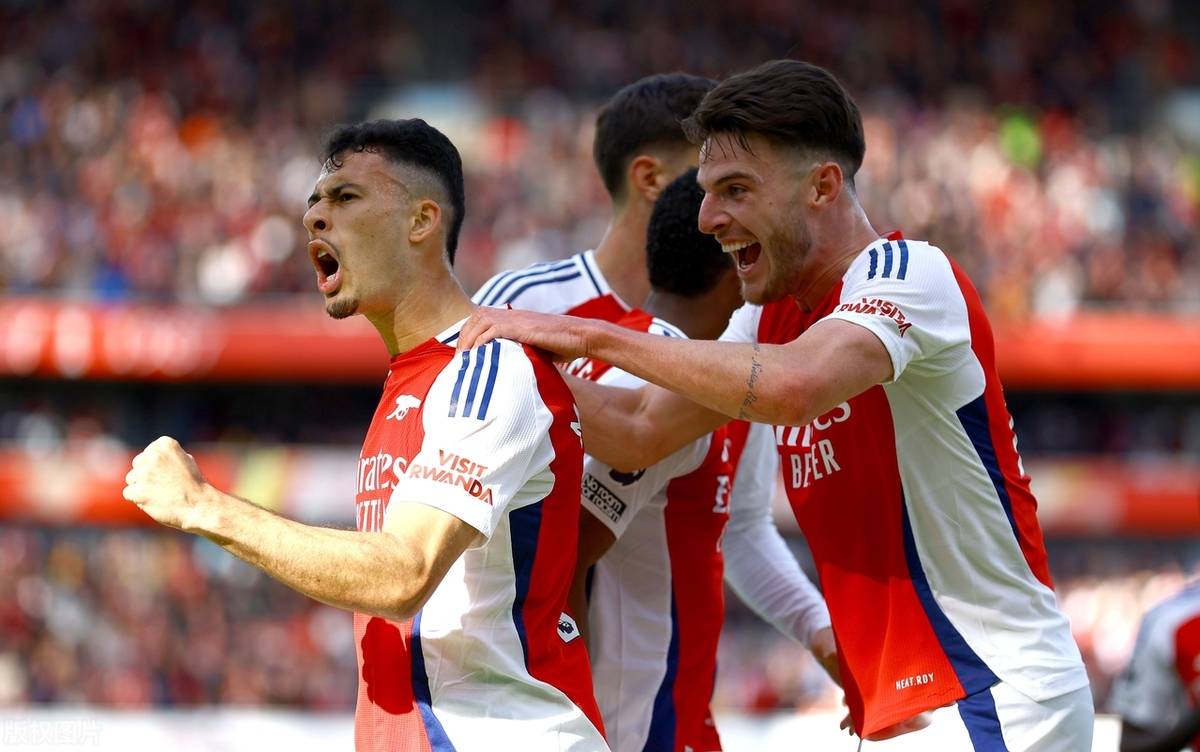 阿森纳门将连续扑救，表现稳定护住球门