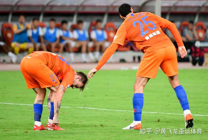 包含重庆斯威对阵山东鲁能,激烈角逐赛场瞬间的词条 包含重庆斯威对阵山东鲁能,激烈角逐赛场瞬间的词条