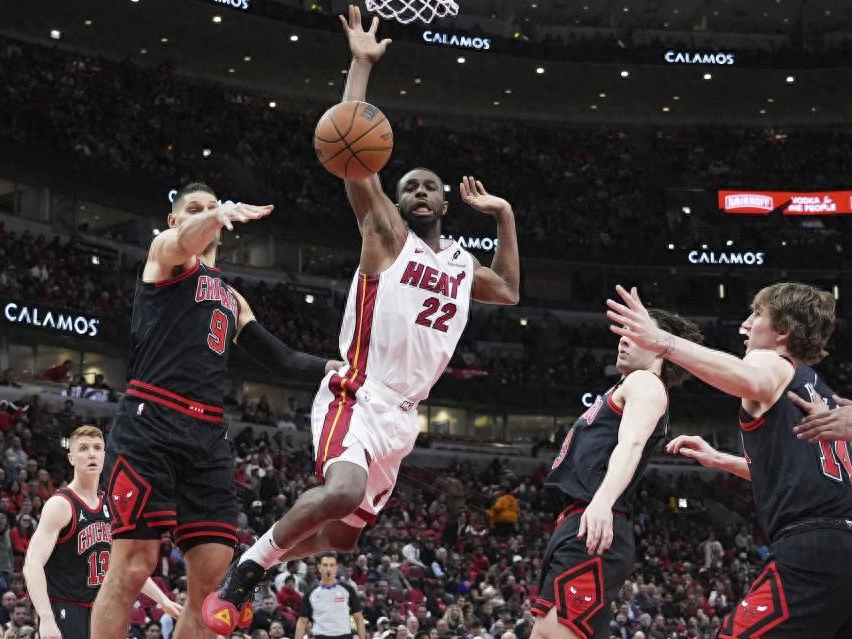 全球篮球比赛激战频现，球迷狂热支持的简单介绍