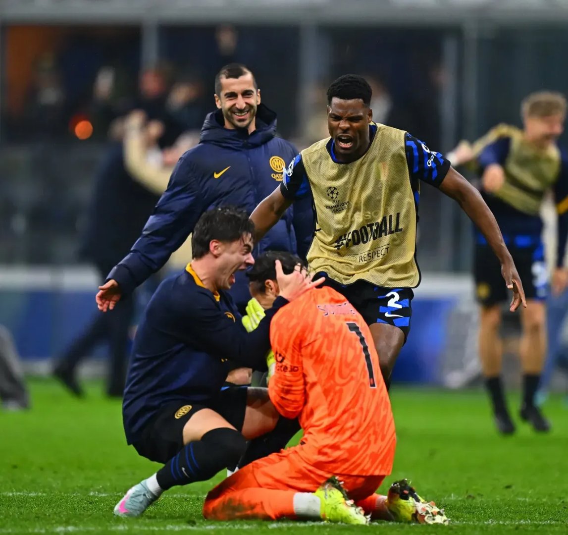 精彩的比赛在欧洲球场上演，紧张的局势引人注目