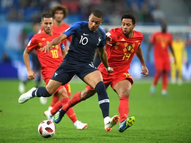 雄鸡后卫连续场得分超,刷新球队纪录的简单介绍 雄鸡后卫连续场得分超,刷新球队纪录的简单介绍