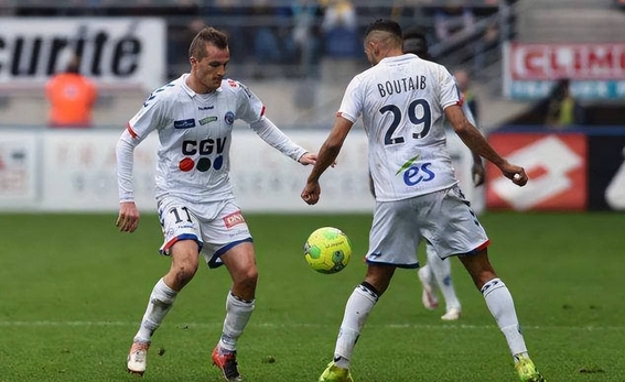 阿雅克肖主场不敌亚眠,保级压力加大的简单介绍 阿雅克肖主场不敌亚眠,保级压力加大的简单介绍