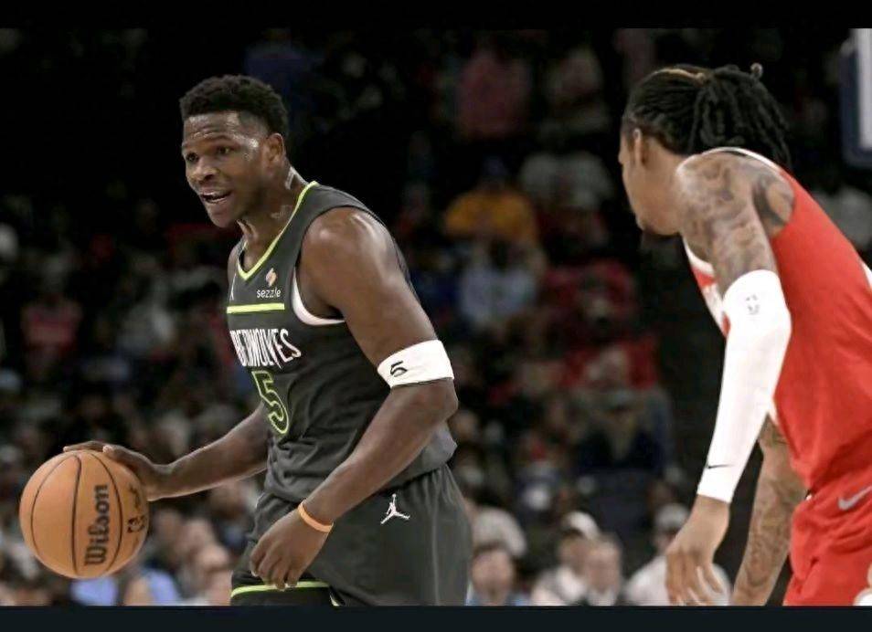 灰熊队主场遭遇失利,球员失误频发 灰熊队主场遭遇失利,球员失误频发