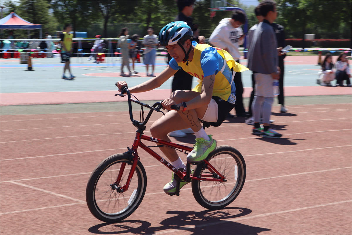 铁人三项挑战，冲刺奔向终点线的简单介绍