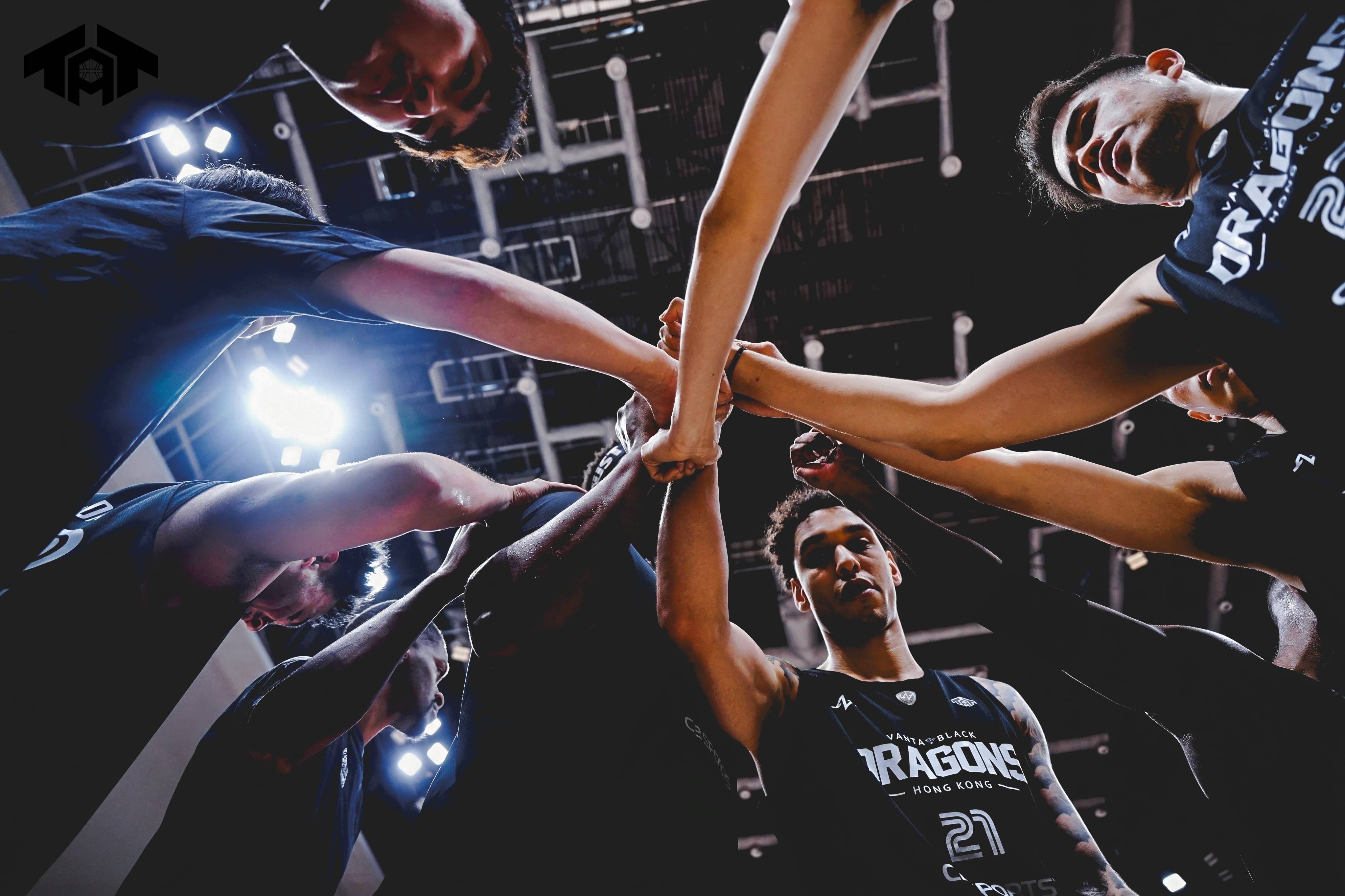 球迷热衷于关注国际篮球比赛 球迷热衷于关注国际篮球比赛